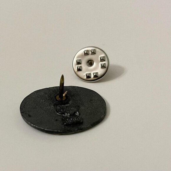 Vintage 1992 Siskiyou Shriner Serving the Community Pin - Picture 5 of 8